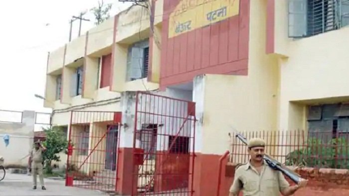 बिहार विधानसभा चुनाव को लेकर बेऊर कारा में छापेमारी, कैदियों और बंदिया के पास से गुटखा और खैनी जब्त 11