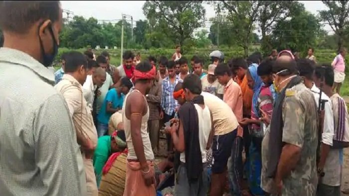 बेगूसराय में तेज रफ्तार का कहर, ट्रक ने NH- 31 किनारे सो रहे दो बाढ़ पीड़ित युवकों को रौंदा, मौके पर मौ 6