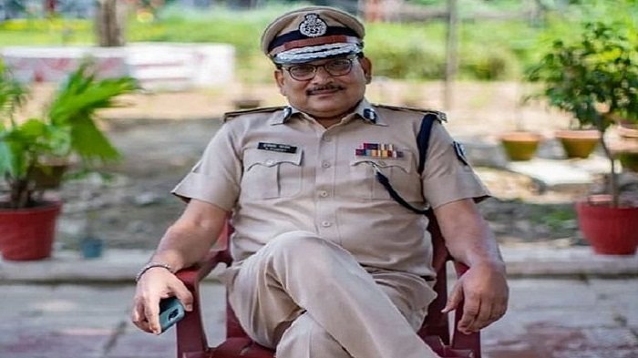 पूर्व डीजीपी गुप्तेश्वर पांडेय के नाम से बना फेक टि्वटर अकाउंट, नीतीश पर की जा रही अभद्र टिप्पणी 9