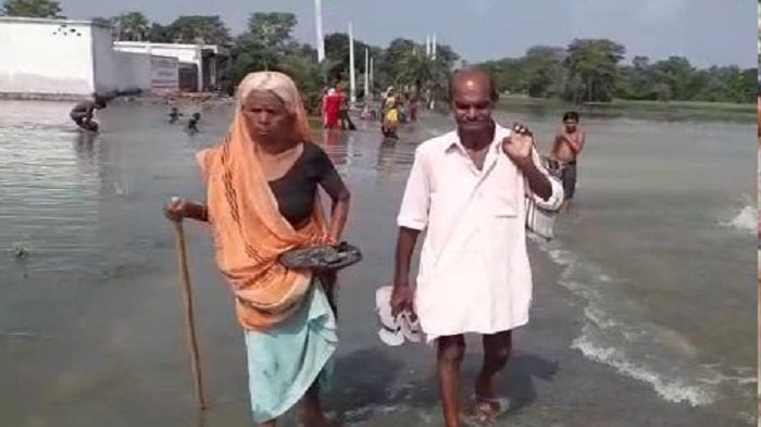 मुजफ्फरपुर के मुरौल प्रखंड में एक बार फिर बूढ़ी गंडक ने मचाया तबाही, कई इलाकों में घुसा पानी 7