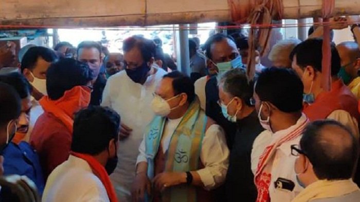 जेपी नड्डा ने की महावीर मंदिर में पूजा अर्चना, कई नेता साथ में मौजूद 8