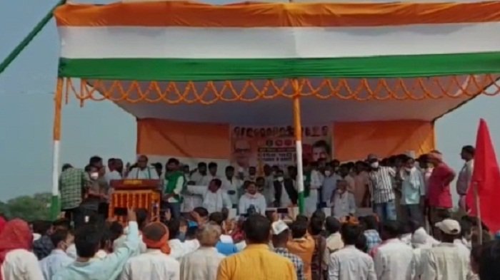भरी सभा में तेजस्वी चप्पल फेंकने की निंदा, सभी दलों ने कहा- विरोध का ये तरीका सही नहीं 8