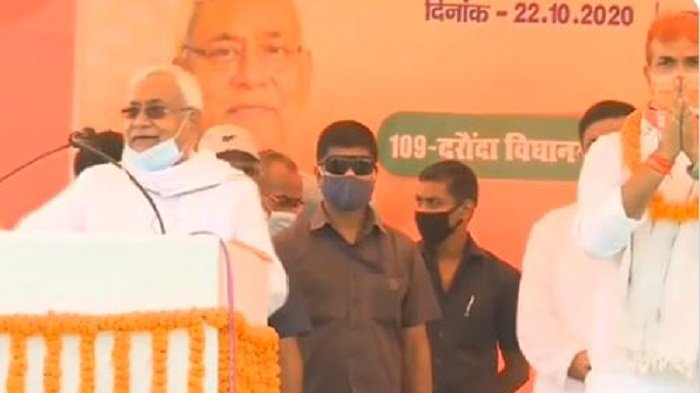 दरौंदा में सीएम नीतीश की चुनावी सभा, इंटर और ग्रेजुएशन पास करने वाली छात्राओं का पैसा डबल करने का एलान 11