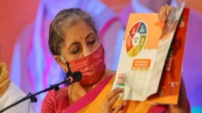 मुफ्त वैक्‍सीन के वादे पर उठे सवाल, केंद्र सरकार की शक्तियों का दुरुपयोग कर रही बीजेपी 9