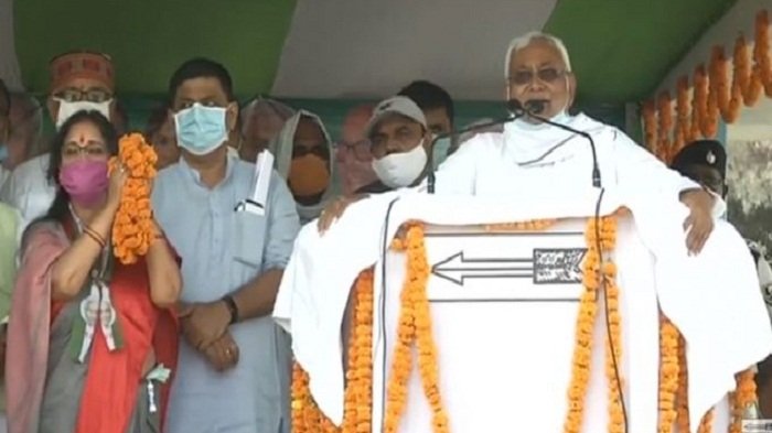 मधुबनी के फुलपरास में सीएम नीतीश की चुनावी सभा,  प्रत्याशी शीला मंडल के लिए मांगा वोट 3