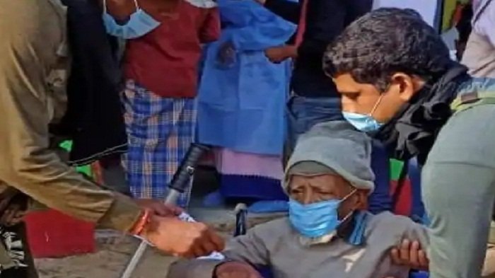 पहले चरण के मतदान को लेकर मतदाताओं में खासा उत्‍साह, बुजुर्ग और दिव्‍यांग भी पहुंचे वोट डालने 16