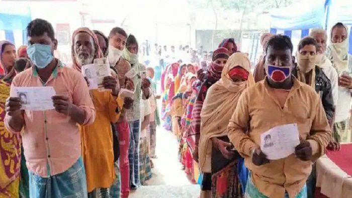 बिहार में वोटिंग: शहरियों के मुकाबले ग्रामीण मतदाताओं में दिख रहा गजब का उत्साह 13