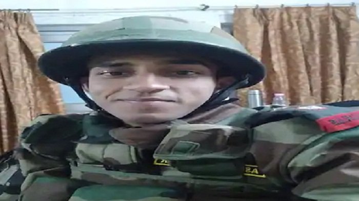 जम्‍मू-कश्मीर में आतंकियों से मुठभेड़, बिहार का कैप्टन शहीद, 2 आतंकियों को मारने के बाद तोड़ा दम 1