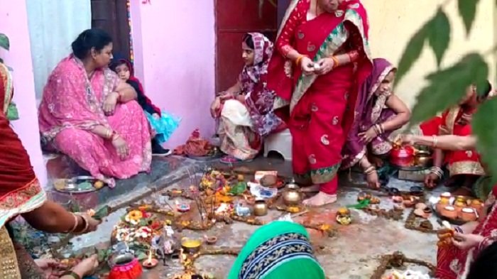 आज मनाया जा रहा है भाई दूज का त्योहार, 2 घंटे 9 मिनट का शुभ मुहूर्त, दिन में इस वक्त न करें भाई को तिलक 1