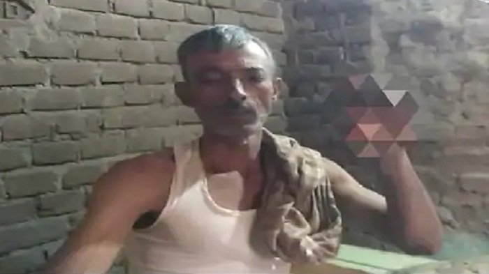 नीतीश के फिर से सीएम बनने की खुशी में अपने हाथ की उंगलियां काट लेता है ये फैन, दे चुका है चार 'बलि' 1