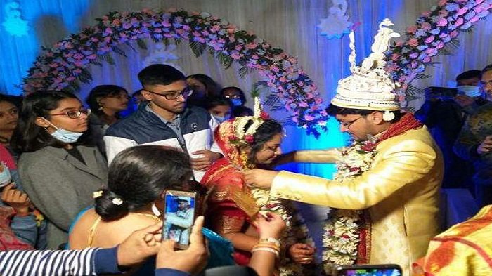 छपरा DM की IRS अधिकारी बनी दुल्हन, बिना बैंड बाजा की हुई शादी 1