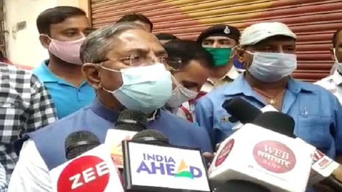पथ निर्माण मंत्री नंद किशोर यादव ने डाला वोट, एनडीए की जीत का किया दावा 11