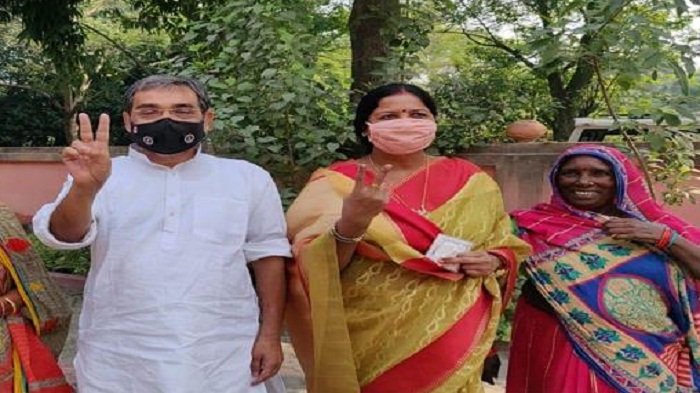 RLSP प्रमुख उपेंद्र कुशवाहा ने परिवार के साथ डाला वोट 12