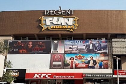 पटना: इस सिनेमाहॉल में फौजी देख सकते है मुफ्त में फिल्म, काउंटर पर दिखाना होगा कार्ड 6