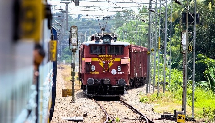 अहम सवाल- जब 205 स्पेशल ट्रेनें चल सकती हैं तो सभी 463 क्यों नहीं ? 1