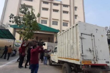 कोरोना वैक्सीन पाने वाला पहला राज्य बना बिहार, कड़ी सुरक्षा में NMCH भेजा गया 3