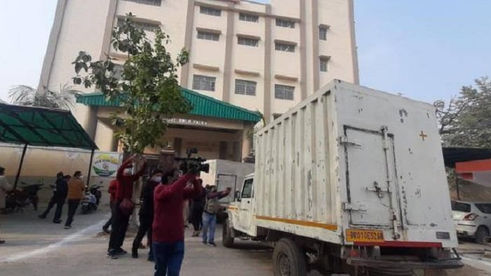 कोरोना वैक्सीन पाने वाला पहला राज्य बना बिहार, कड़ी सुरक्षा में NMCH भेजा गया 1