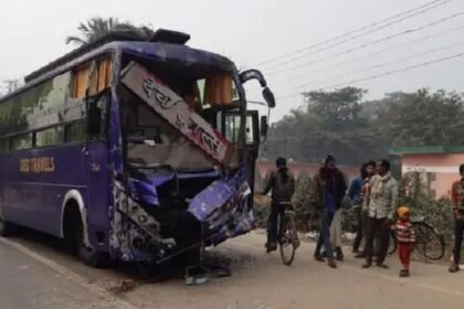 सुपौल में भीषण सड़क हादसा, दो बसों की टक्कर, 18 यात्री घायल 2