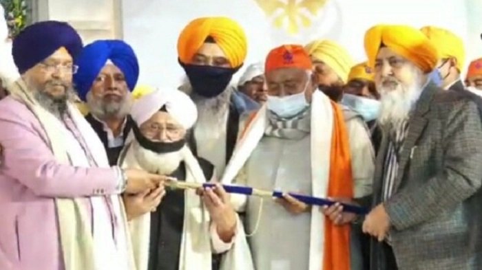 पटना साहिब गुरुद्वारा पहुंचे  मुख्यमंत्री नीतीश कुमार, गुरु गोविंद सिंह की जयंती पर टेका  मत्था 1