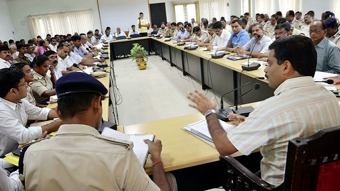 लापरवाह अधिकारियों पर सख्त हुआ प्रशासन, समय से नहीं हुआ काम तो लगेगा 5 हजार का जुर्माना 1