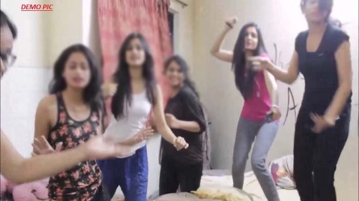 नए साल में DJ बजाकर डांस कर रही थी लड़कियां, तेज आवाज से परेशान पड़ोसी ने जमकर पीटा 1