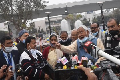 कड़कड़ाती ठंड में गरमा गए CM Nitish, रूपेश ह'त्याकांड से जुड़े सवाल पर भड़क उठे 6