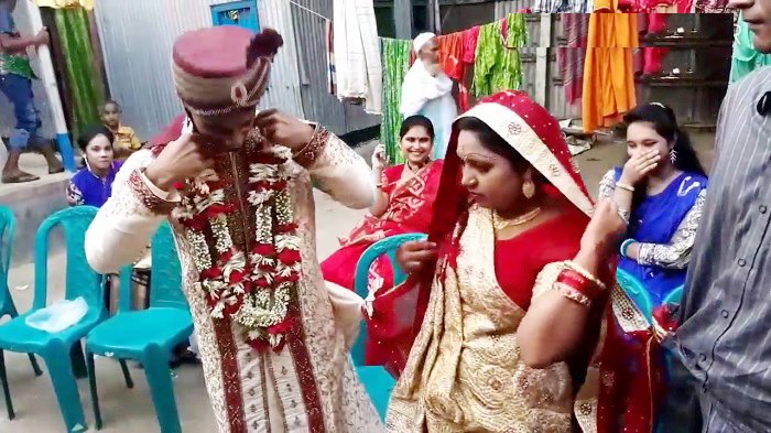 दहेज में बाइक नहीं मिली तो पत्नी के सामने पति ने दूसरी महिला की मांग में भर दिया सिंदूर 1