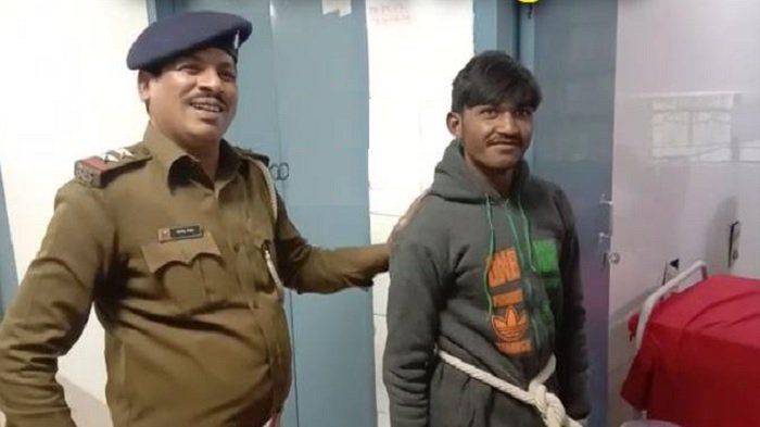 रेपिस्ट को हीरो बताती है बिहार पुलिस, गिरफ्तार होने पर थानेदार ने आरोपी की पीठ थपथपाई 1