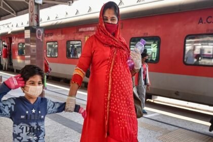 9 साल के इंतजार के बाद बिहार के इस इलाके में पहुंची ट्रेन, लोगों ने PM मोदी का जताया आभार 9