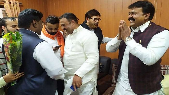 JDU मंत्री जमा खान के प्रेस कांफ्रेंस में पहुंच गए कांग्रेस के विधायक, गले मिले और कही ये बात 1