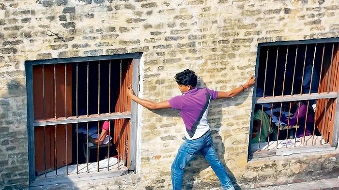 बिहार के एक परीक्षा केंद्र पर पकड़ाए 22 'मुन्नाभाई', कोई निभा रहा था दोस्ती- तो कोई रिश्तेदारी 1
