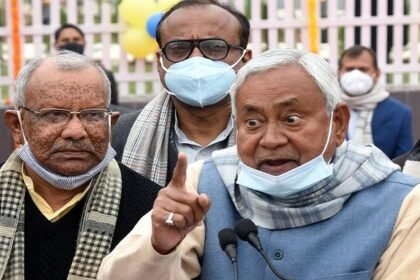 Nitish सरकार का बड़ा फरमान, हिंसक प्रदर्शन किया तो नहीं मिलेगी नौकरी 7