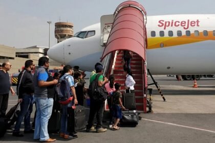 30% तक बढ़ेगा विमान किराया, पटना से दिल्ली के लिए अब 3300 से 11700 रुपए के बीच चुकाने होंगे 9