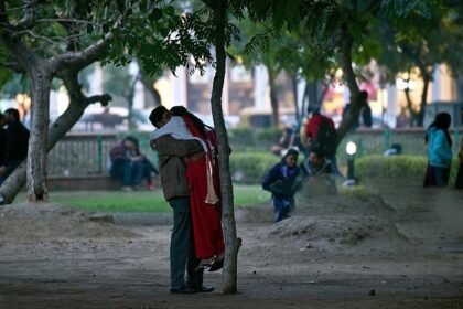 यहां मिलती हैं सिर्फ 10 रुपये में 20 मिनट के लिए गर्लफ्रेंड 9