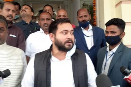एक्शन मोड में दिखे Tejashwi Yadav, कहा- सरकार ने शिक्षा का बनाया मजाक 11
