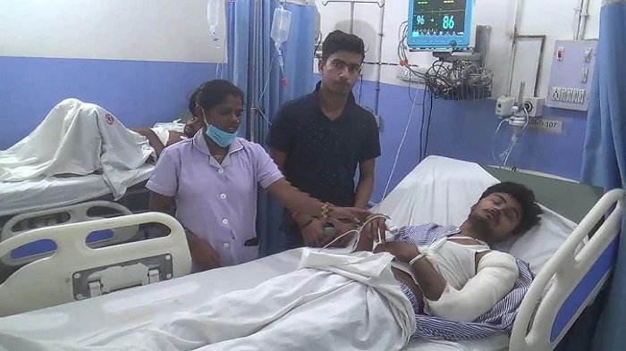 छोटे लालू पर जानलेवा हमला, पीट- पीट किया अधमरा, अस्पताल में कराया गया भर्ती 1