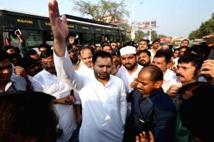 तेजस्वी ने अपने विधायकों के साथ किया राजभवन मार्च, मंत्री राम सूरत को हटाने की मांग 5