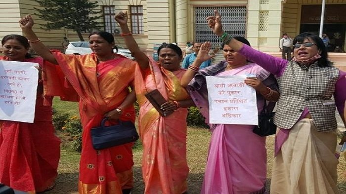 महिला विधायकों का नारा- दुर्गा लक्ष्मी, सरस्वती कहकर ठगते हो, आरक्षण देने से डरते हो 1