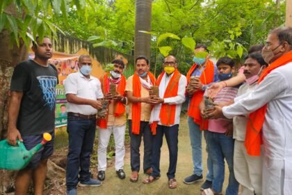 भाजपा क्रीड़ा प्रकोष्ठ ने आज हितैषी पुस्कालय मंगल तालाब में किया पौधारोपण, प्रदेश संयोजक सतीश राजू ने लगाये फलदार वृक्ष 11
