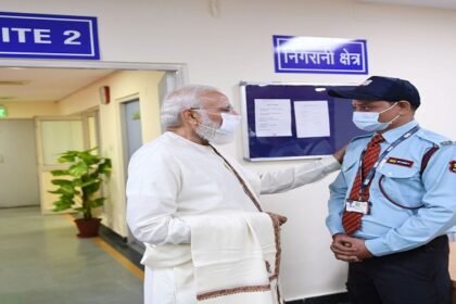 PM मोदी ने कोरोना संकट में SIS की भूमिका को सराहा, दिल्ली के राम मनोहर लोहिया अस्पताल में तैनात सुरक्षाकर्मी का बढ़ाया हौसला 8