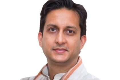 100 करोड़ टीकाकरण: ढ़ाई दिन चले सौ कोस चलने वाली सरकार, मोदी सरकार - ऋतुराज सिन्हा 11