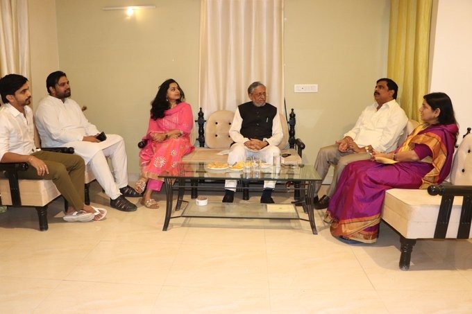 आनंद मोहन से मिले सुशील मोदी, जानिए.. क्या हुई खास बात? बेटी की हो रही है शादी 1