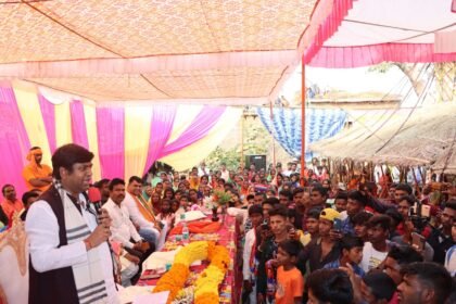 महाशिवरात्रि पर शिव मंदिर पहुंचे मुकेश साहनी, देश प्रदेश के लिए की मंगलकामना 7