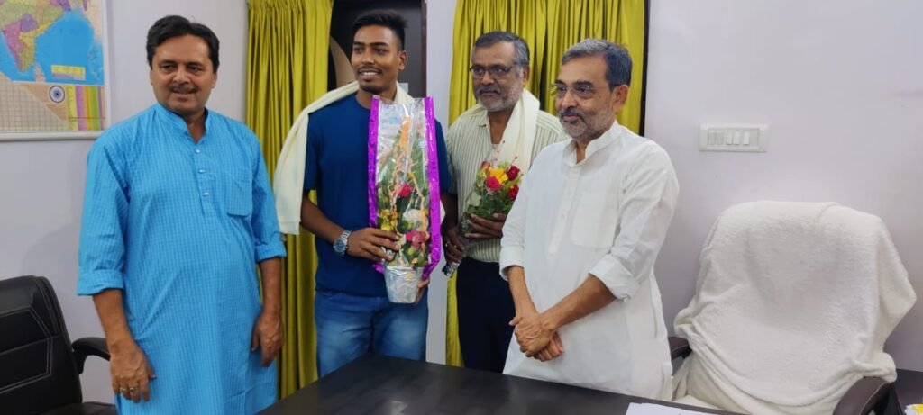 कराटे खिलाड़ी जाबिर और अनन्या को उपेन्द्र कुशवाहा ने किया सम्मानित, एशियाई खेल के लिए हुआ है चयन 2