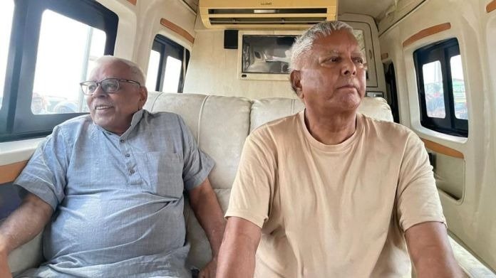 लालू यादव ने पटना मरीन ड्राइव का किया सैर, साथ में शिवानंद तिवारी भी रहे मौजूद, कुल्फी का भी उठाया लुफ्त 1