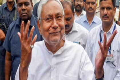 CM नीतीश अचानक पहुंचे विकास भवन, भागे-भागे पहुंचे अधिकारी, विश्वेश्वरैया भवन का भी लिया जायजा￼ 5