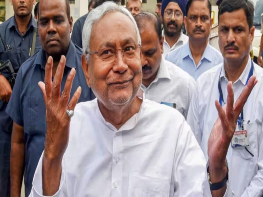 CM नीतीश अचानक पहुंचे विकास भवन, भागे-भागे पहुंचे अधिकारी, विश्वेश्वरैया भवन का भी लिया जायजा￼ 1