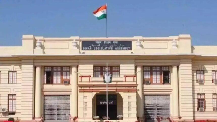 शीतकालीन सत्र के तीसरे दिन कार्यवाही शुरू होते ही विधानसभा मे भारी हंगामा, CM से इस्तीफे की मांग को लेकर BJP अड़ी￼ 1