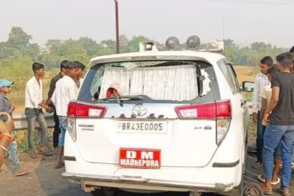 मधेपुरा DM की गाड़ी की ने 5 लोगों को कुचला, मां-बेटी समेत चार की मौत, एक की हालत गंभीर, जान बचाकर भागे जिलाधिकारी 2