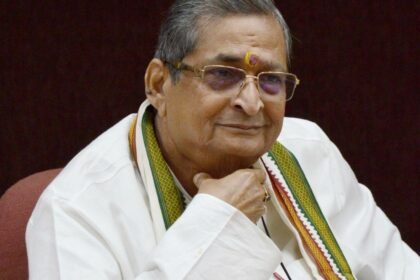 कहां विलुप्त हो गए फैमिली डॉक्टर ? साठ के दशक तक फैमिली ड़ॉक्टर सभी शहरों, कस्बों और मोहल्लों में होते थे। 11